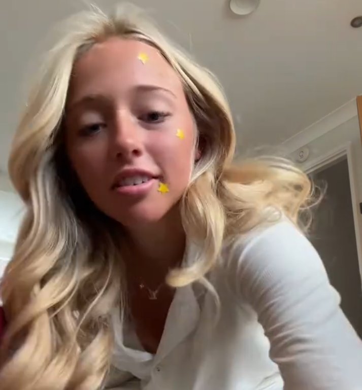 amicharlize Nipple Slip